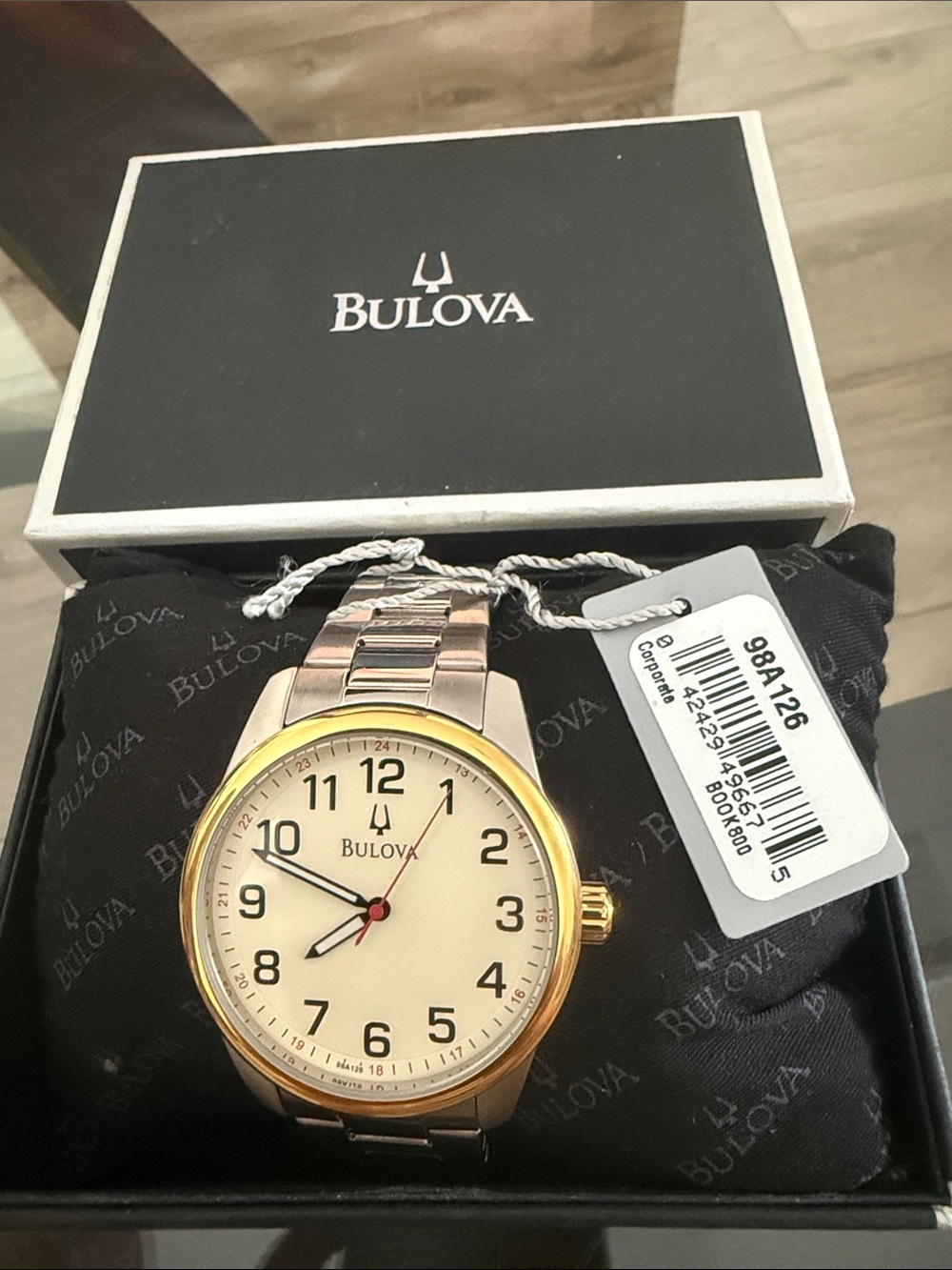 Bulova men’s casual silver stainless steel quartz watch 98A126 - Picture 6 of 7